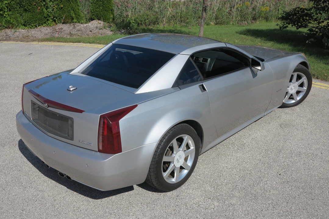 2005 Cadillac XLR - Image 10 of 31