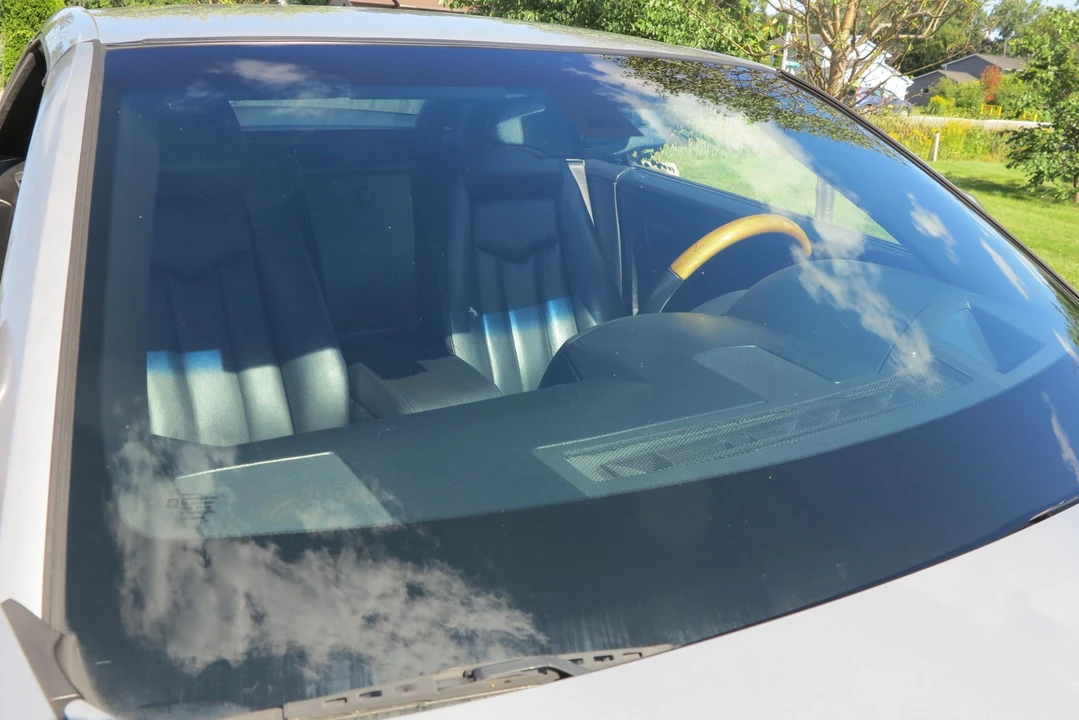 2005 Cadillac XLR - Image 27 of 31
