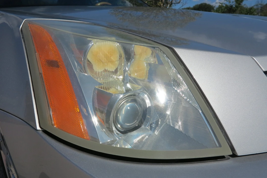 2005 Cadillac XLR - Image 22 of 31