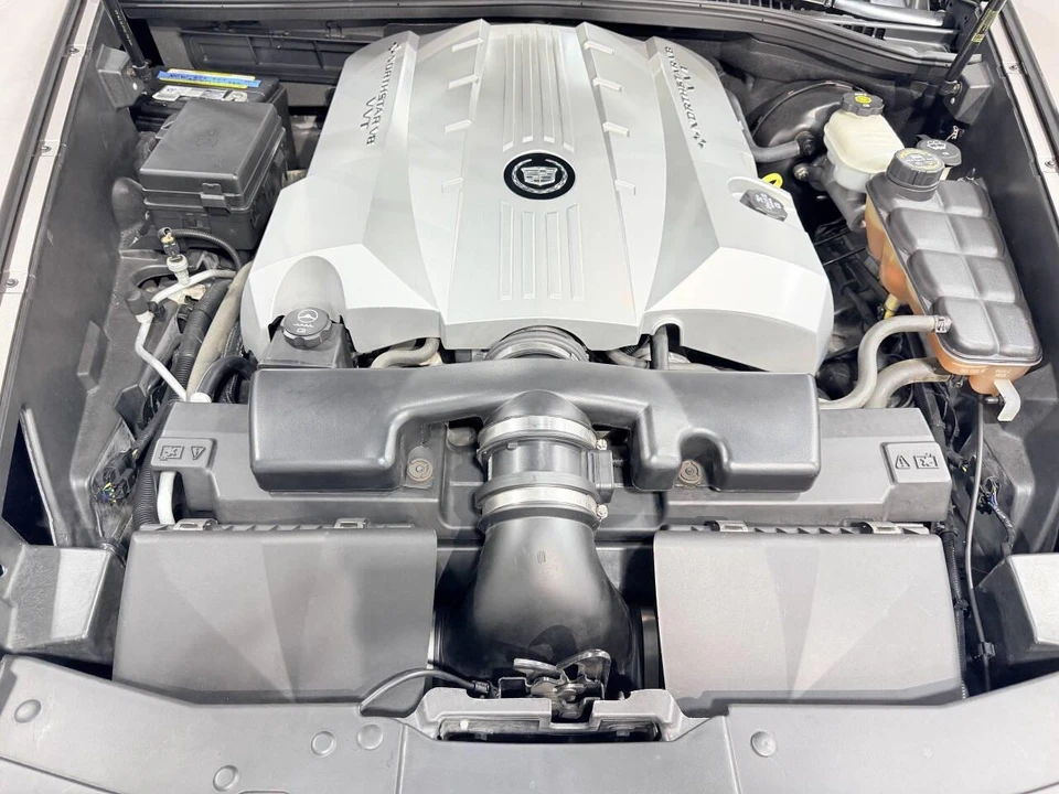 2005 Cadillac XLR - Image 13 of 31