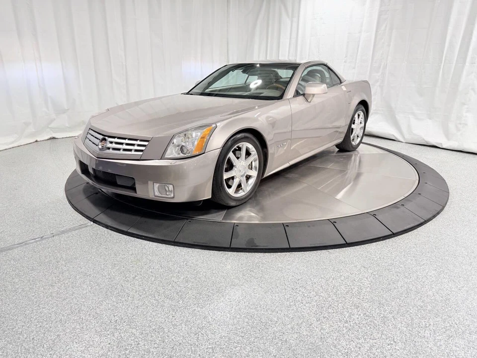 2005 Cadillac XLR - Image 10 of 31