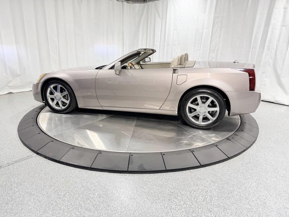 2005 Cadillac XLR - Image 4 of 31