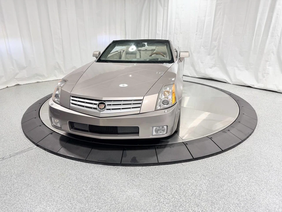 2005 Cadillac XLR - Image 20 of 31