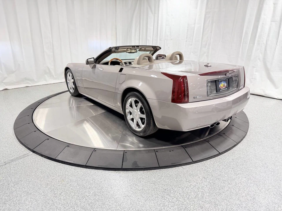 2005 Cadillac XLR - Image 7 of 31