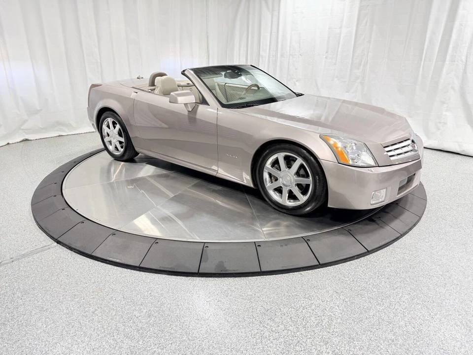 2005 Cadillac XLR - Image 17 of 31