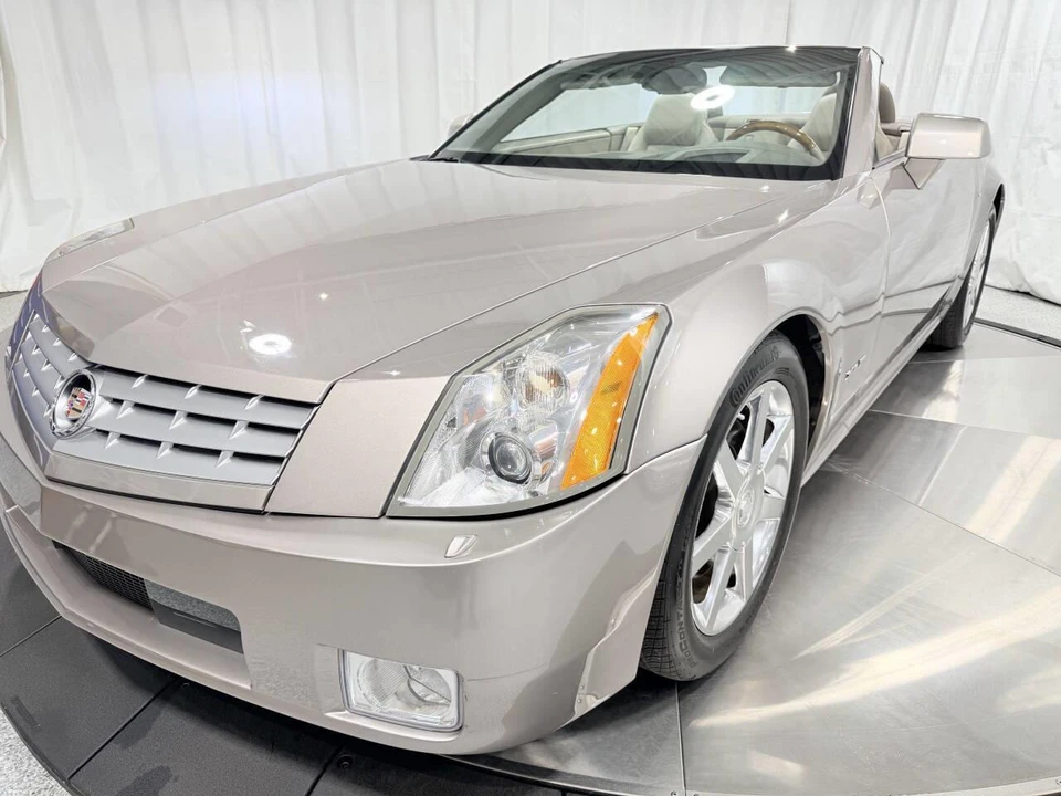 2005 Cadillac XLR - Image 23 of 31