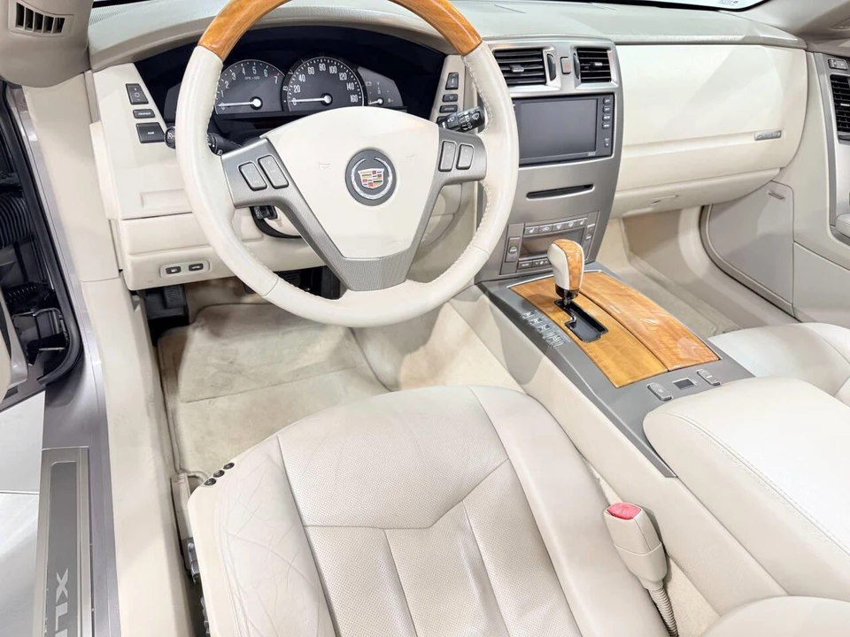 2005 Cadillac XLR - Image 27 of 31