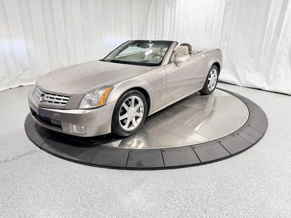 2005 Cadillac XLR - Image 2 of 31