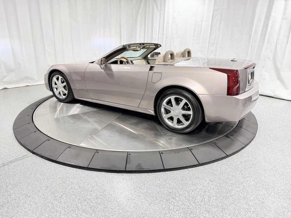 2005 Cadillac XLR - Image 6 of 31
