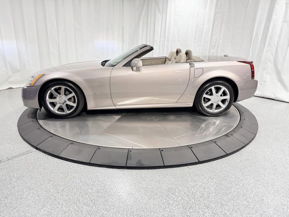 2005 Cadillac XLR - Image 3 of 31