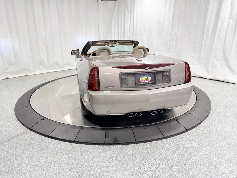 2005 Cadillac XLR - Image 8 of 31