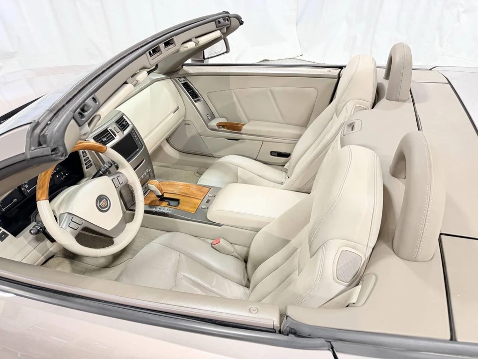 2005 Cadillac XLR - Image 5 of 31