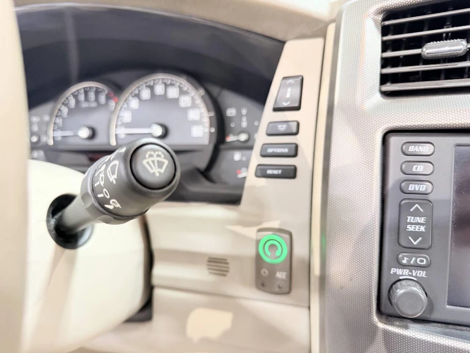 2005 Cadillac XLR - Image 29 of 31