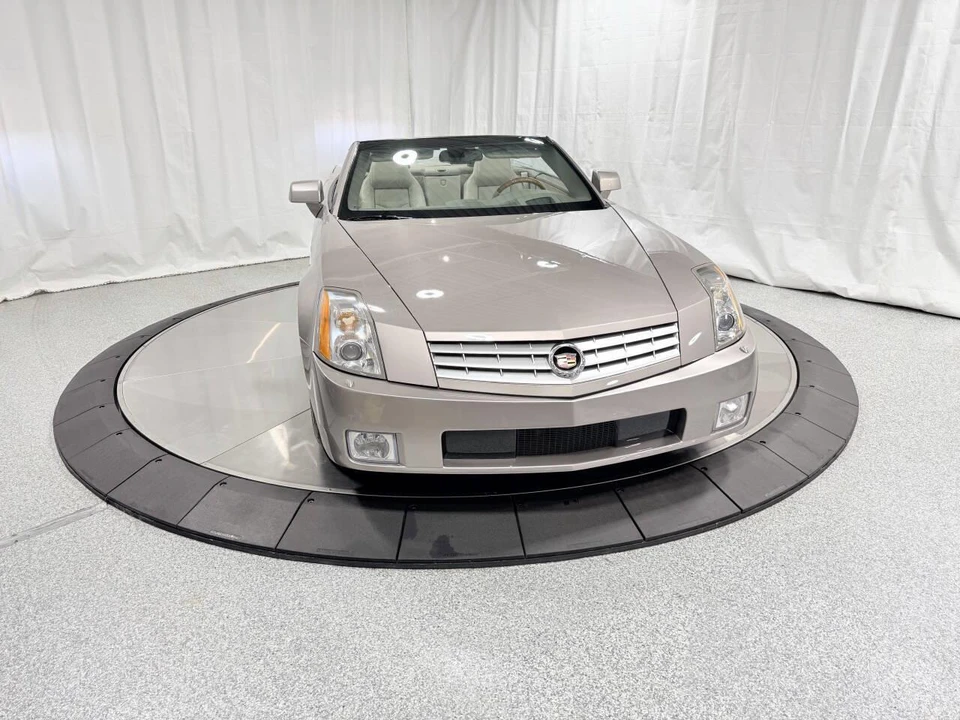 2005 Cadillac XLR - Image 19 of 31