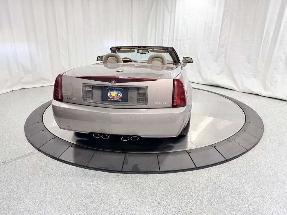 2005 Cadillac XLR - Image 9 of 31