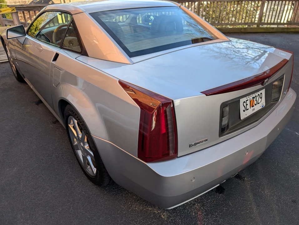 2005 Cadillac XLR - Image 11 of 31