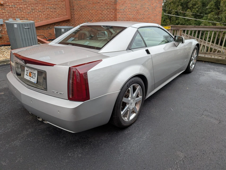 2005 Cadillac XLR - Image 7 of 31