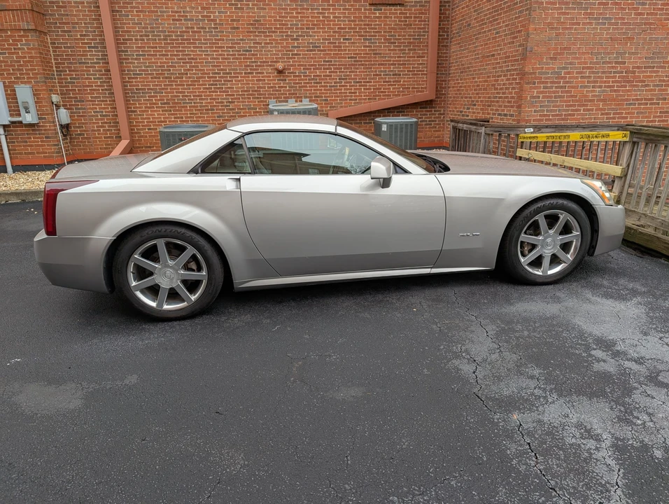 2005 Cadillac XLR - Image 5 of 31