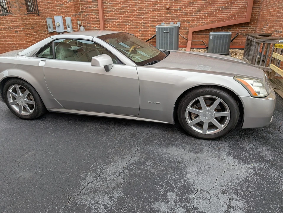 2005 Cadillac XLR - Image 4 of 31