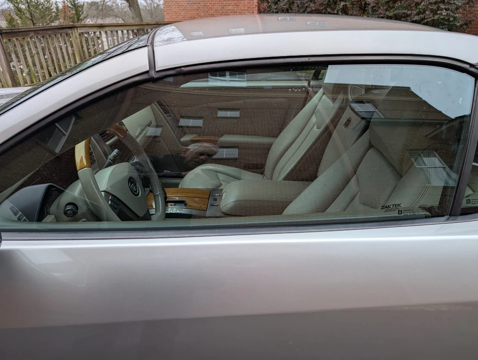 2005 Cadillac XLR - Image 18 of 31