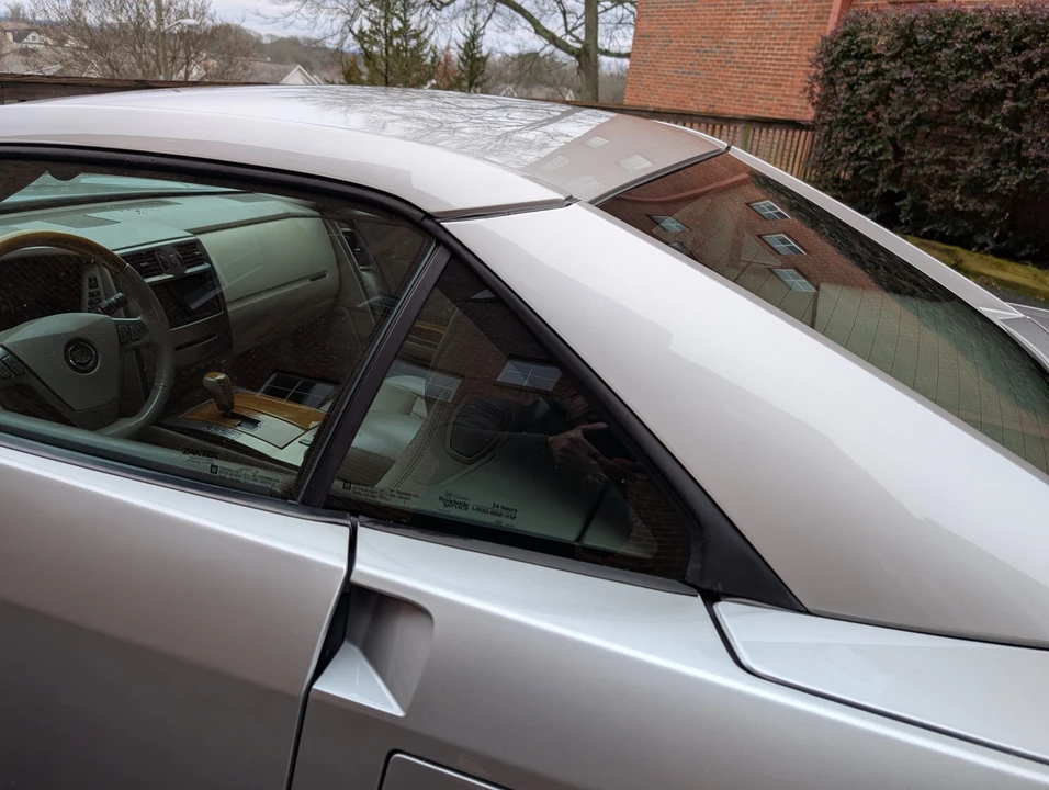 2005 Cadillac XLR - Image 17 of 31