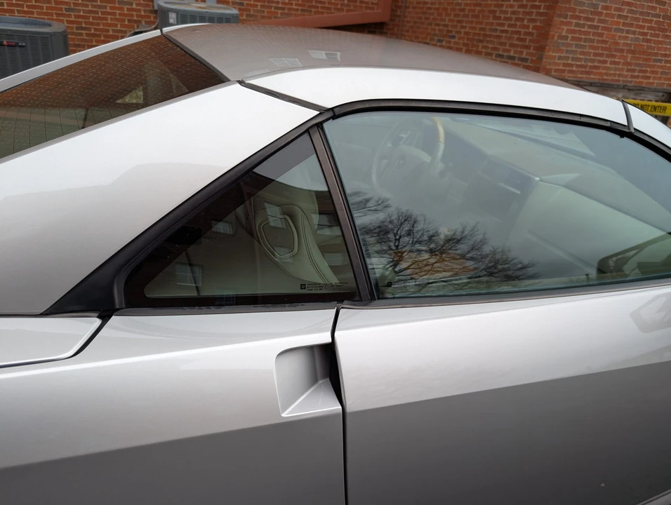 2005 Cadillac XLR - Image 29 of 31