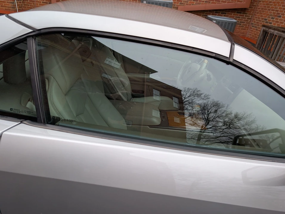 2005 Cadillac XLR - Image 28 of 31