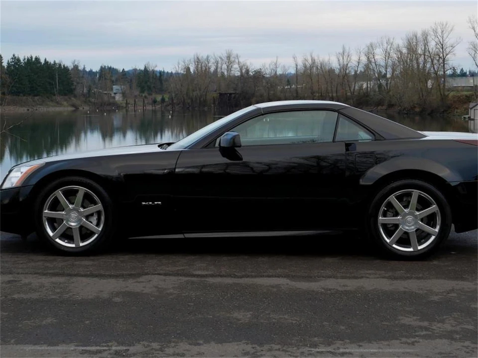 2005 Cadillac XLR - Image 2 of 31