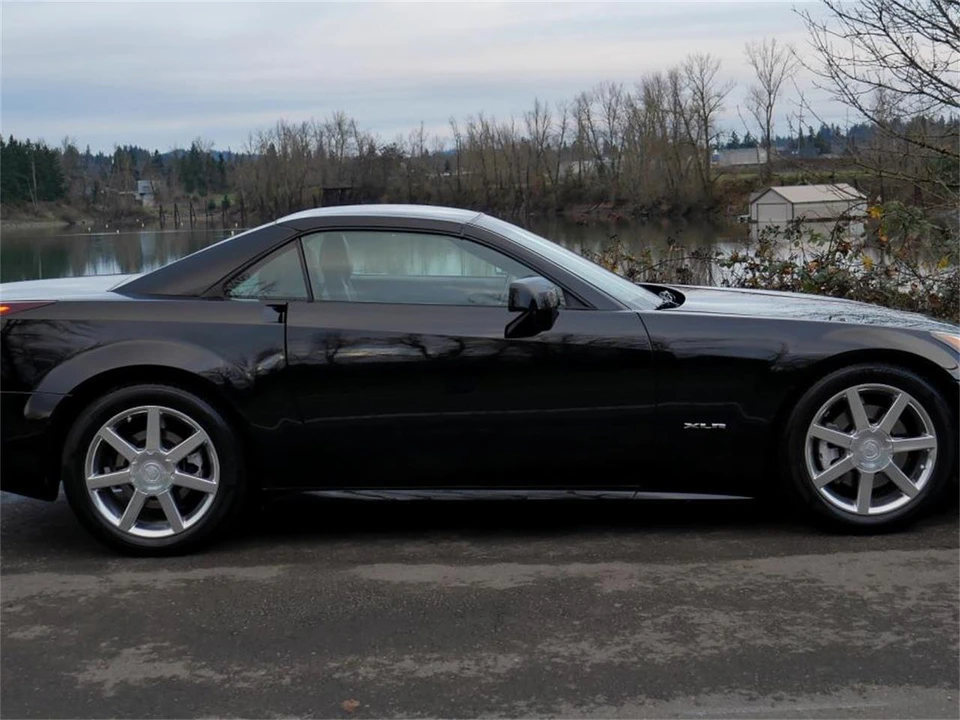 2005 Cadillac XLR - Image 7 of 31