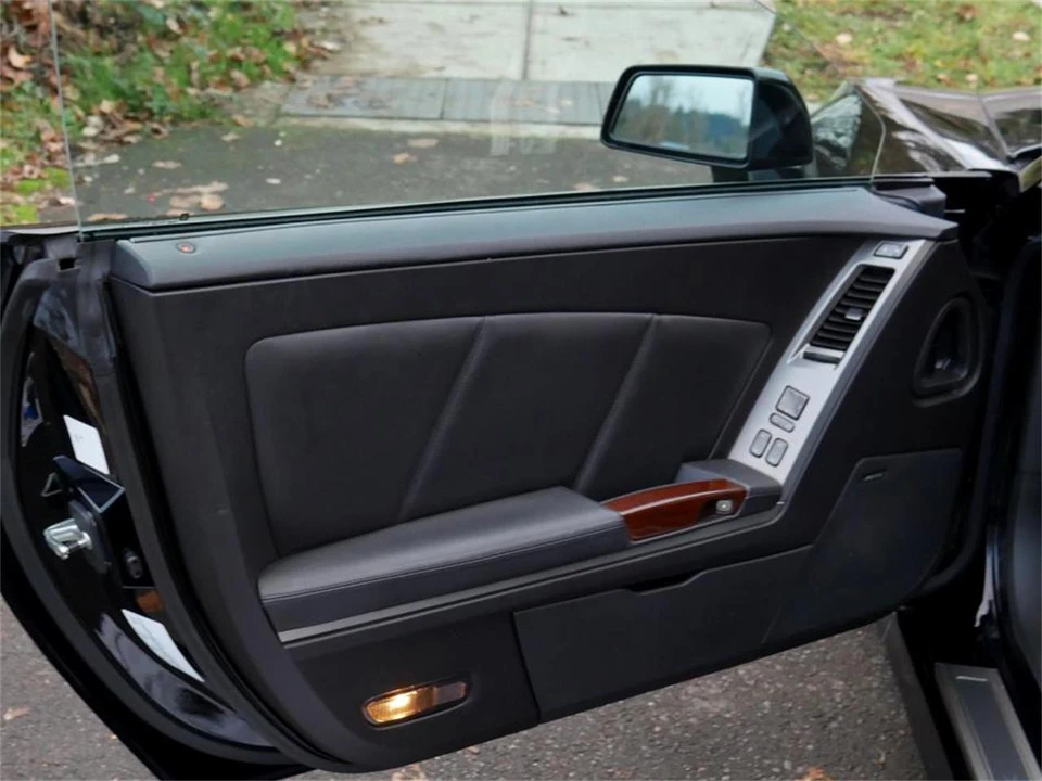 2005 Cadillac XLR - Image 9 of 31