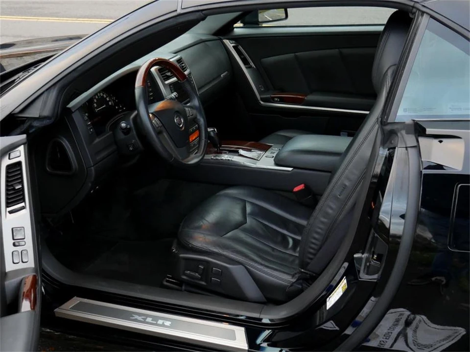 2005 Cadillac XLR - Image 10 of 31