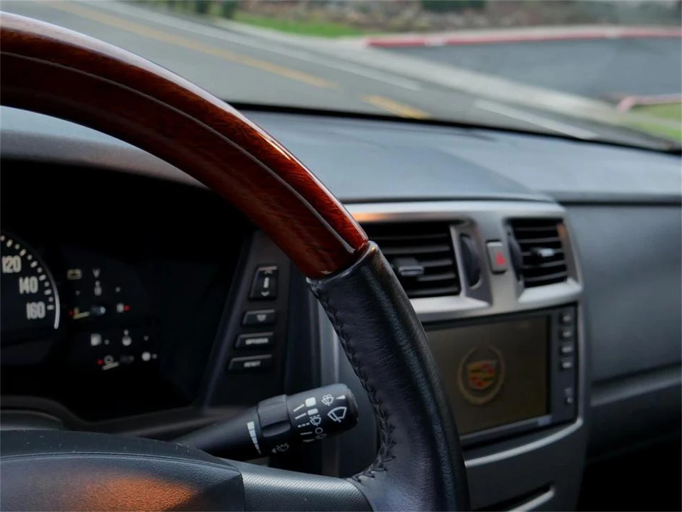 2005 Cadillac XLR - Image 16 of 31