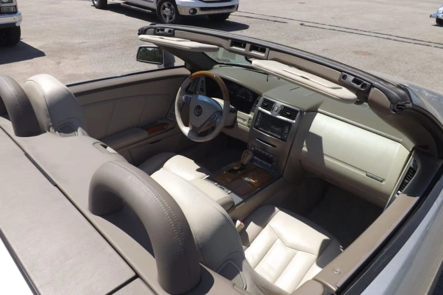 2005 Cadillac XLR - Image 6 of 8