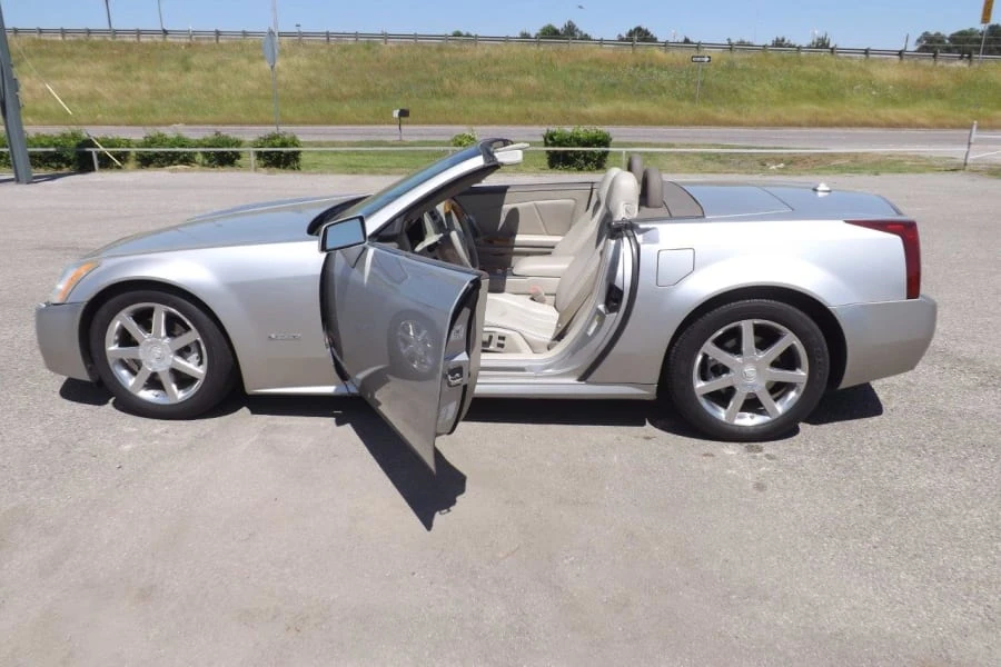 2005 Cadillac XLR - Image 7 of 8