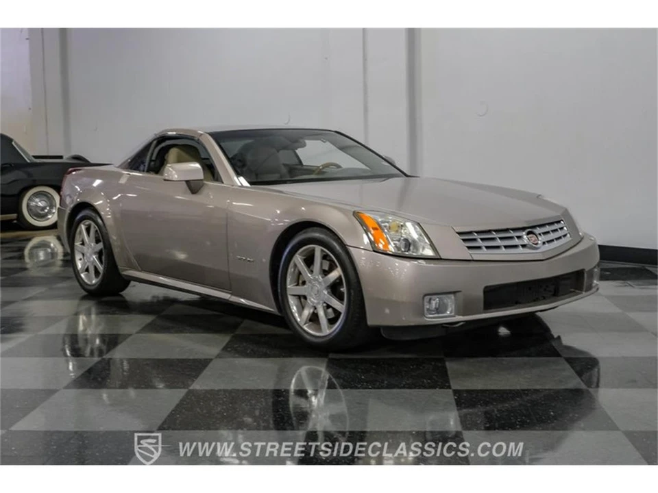 2005 Cadillac XLR - Image 16 of 31
