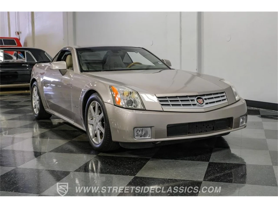 2005 Cadillac XLR - Image 17 of 31