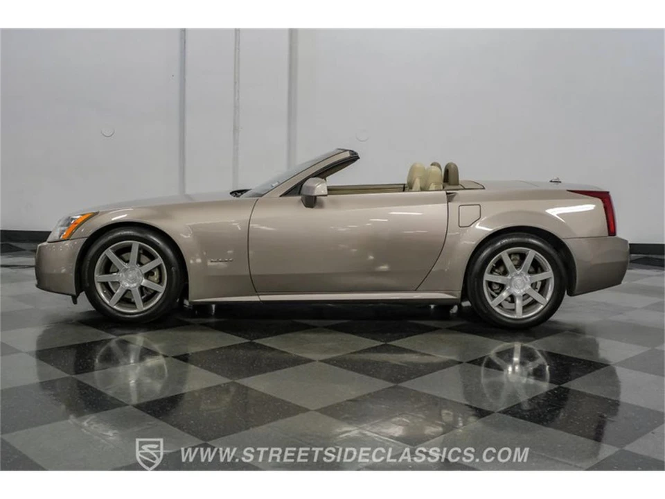 2005 Cadillac XLR - Image 2 of 31