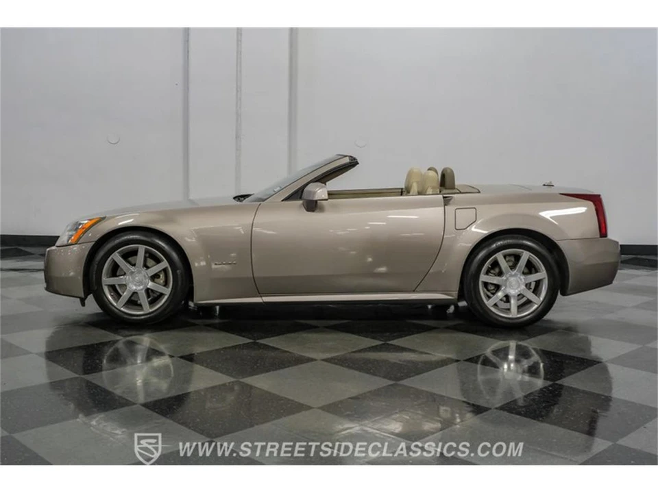 2005 Cadillac XLR - Image 7 of 31