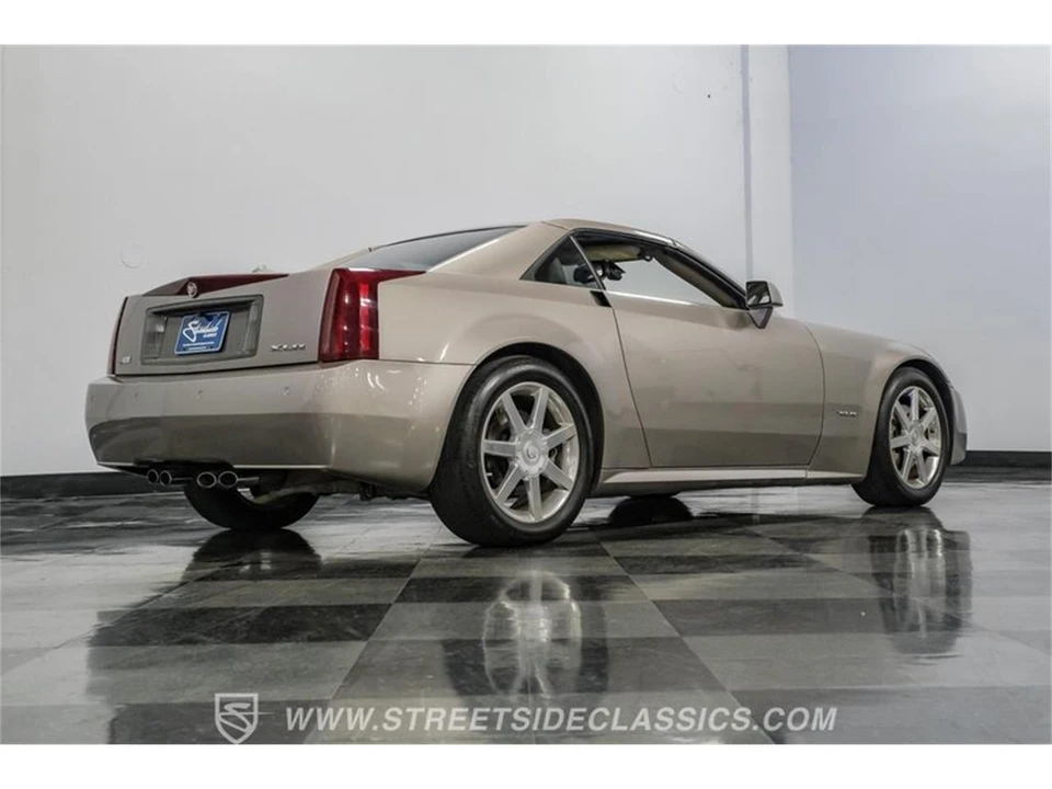 2005 Cadillac XLR - Image 27 of 31