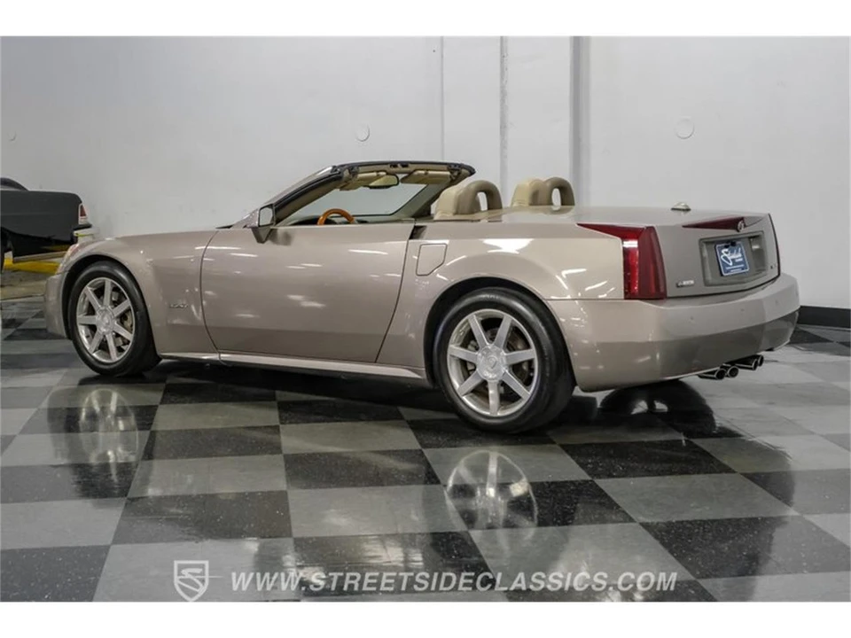 2005 Cadillac XLR - Image 8 of 31