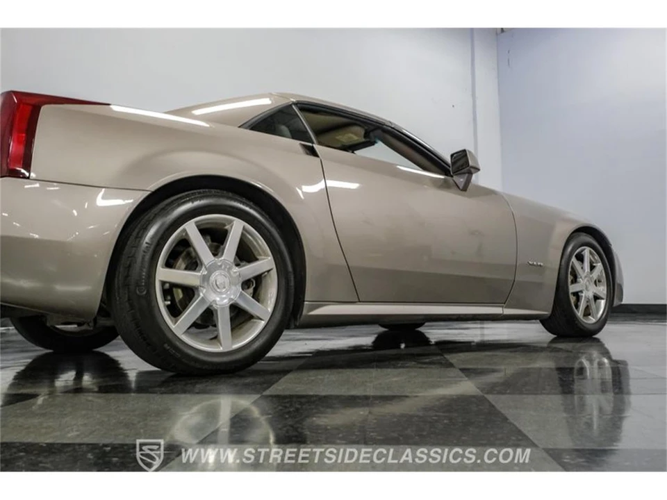 2005 Cadillac XLR - Image 28 of 31