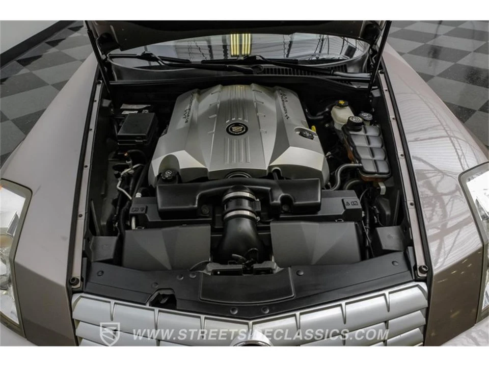 2005 Cadillac XLR - Image 3 of 31