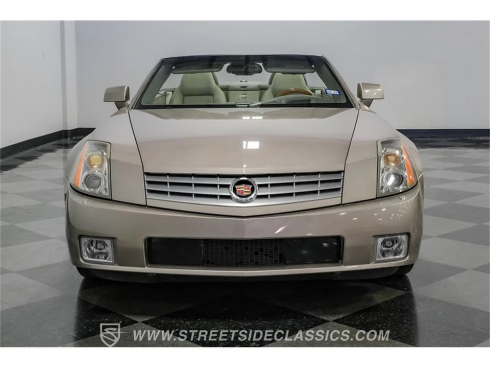 2005 Cadillac XLR - Image 18 of 31