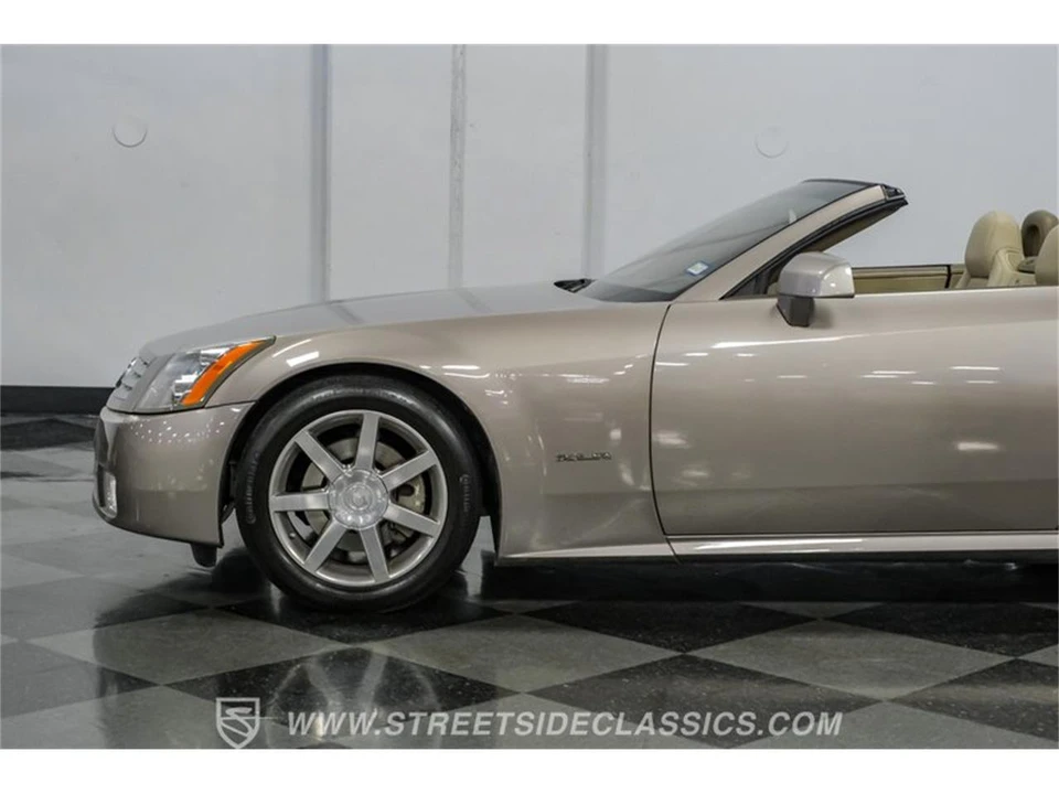 2005 Cadillac XLR - Image 23 of 31
