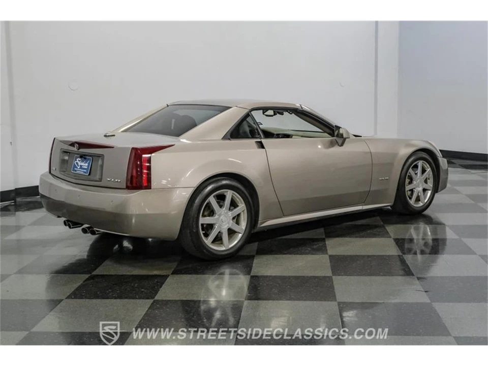 2005 Cadillac XLR - Image 13 of 31