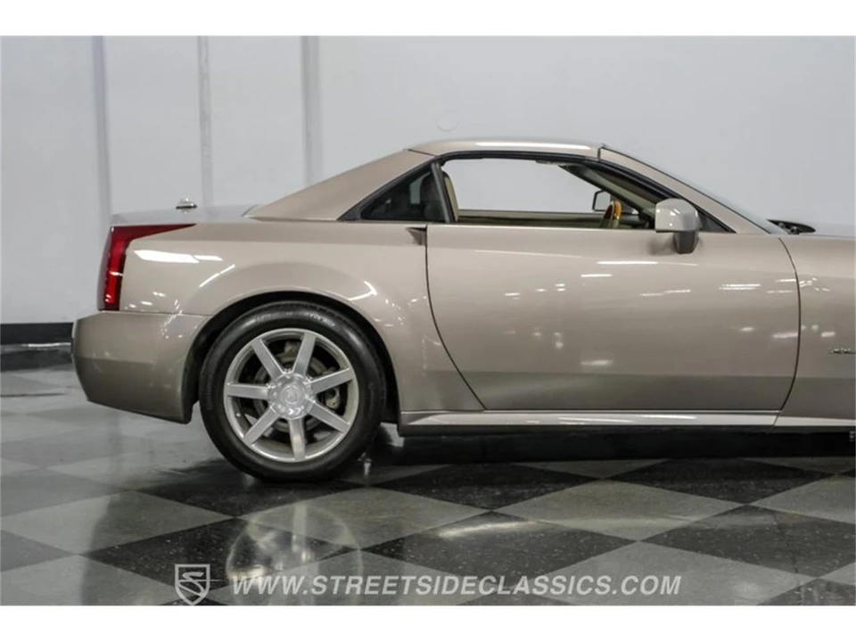 2005 Cadillac XLR - Image 29 of 31