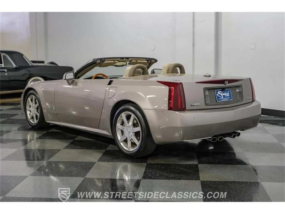 2005 Cadillac XLR - Image 9 of 31