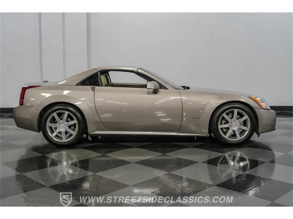 2005 Cadillac XLR - Image 14 of 31