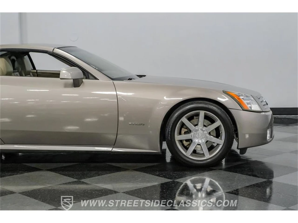 2005 Cadillac XLR - Image 30 of 31