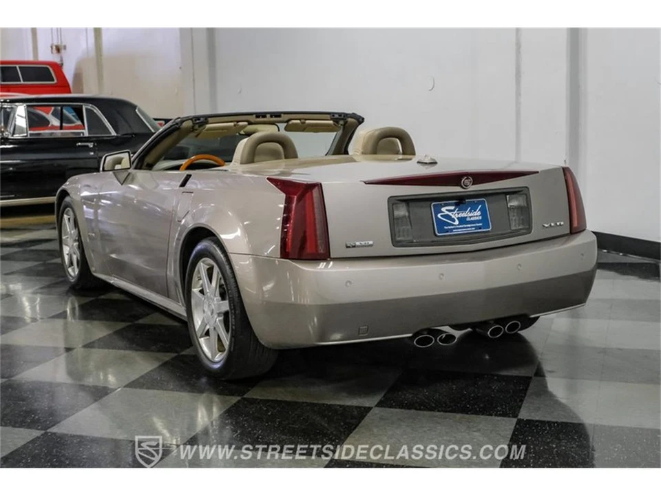 2005 Cadillac XLR - Image 10 of 31